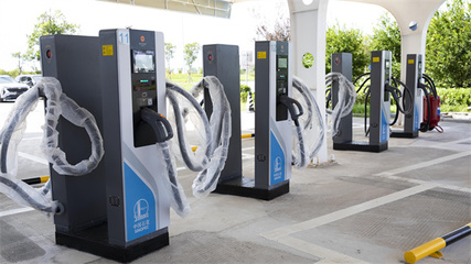 勇立"双碳"潮头!盐城首座新能源汽车超级充电站正式投入运营